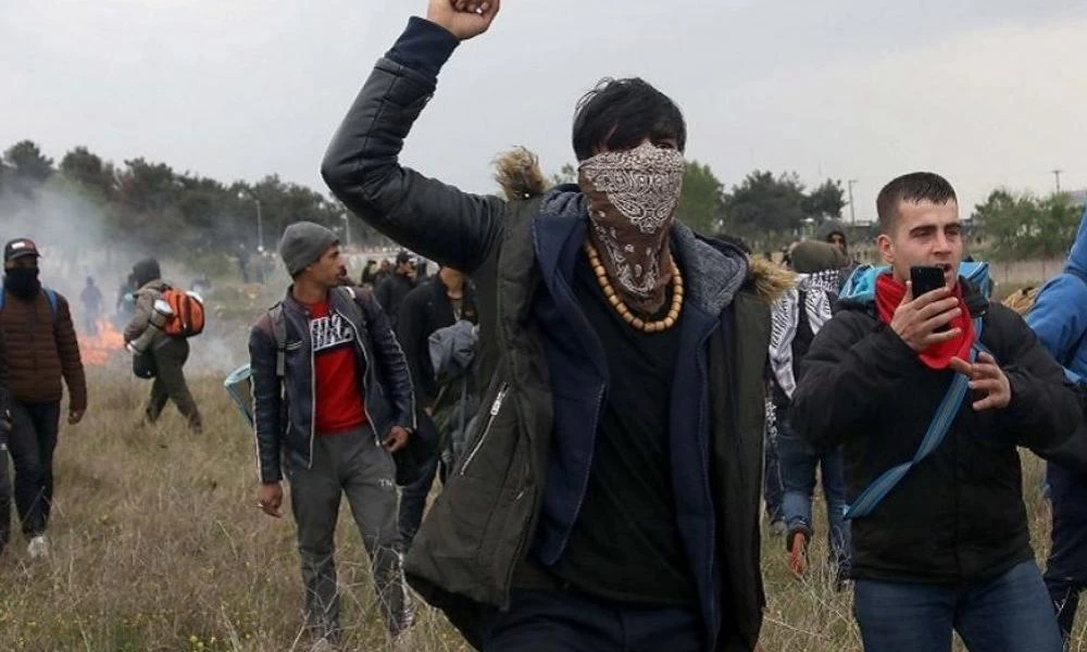 Σοκάρουν τα μηνύματα αλλοδαπών: ''Κάψτε την Ελλάδα!'' - Σχέδιο εσωτερικής αποσταθεροποίησης